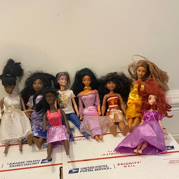 Other - 5 pounds bundle of 18 Dolls good condition see pictures